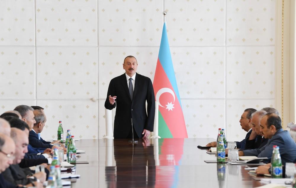 Под председательством Президента Ильхама Алиева состоялось заседание Кабмина, посвященное итогам развития в I половине 2018 года и предстоящим задачам