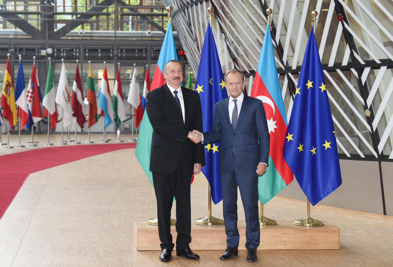 Президент Ильхам Алиев встретился в Брюсселе с главой Совета ЕС
