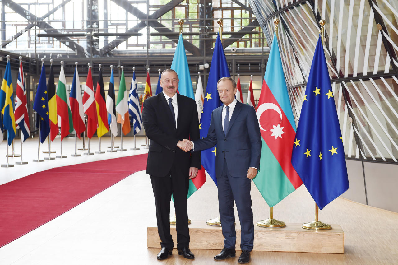 Президент Ильхам Алиев встретился в Брюсселе с главой Совета ЕС