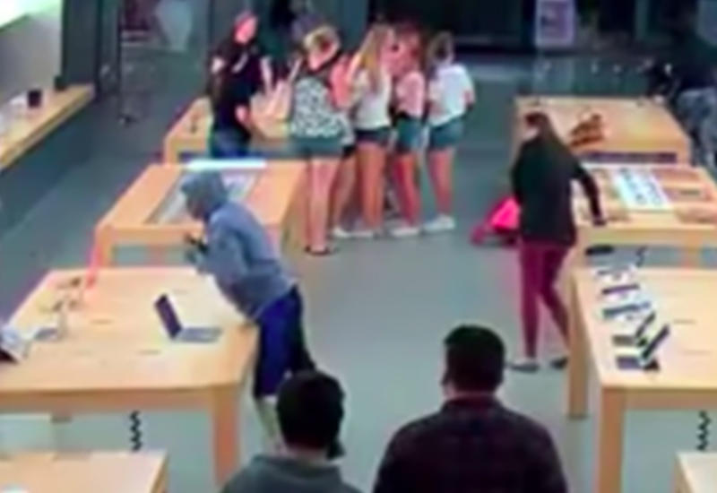 Четыре вора за 30 секунд ограбили магазин Apple на $27 тысяч