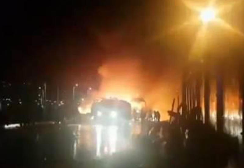 В Иране маршрутка врезалась в нефтяную цистерну, 27 человек погибли