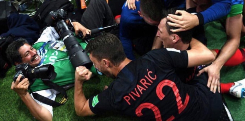 Фотограф, на которого свалилась сборная Хорватии, показал, что у него получилось
