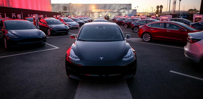 Выгнанный из Tesla технолог обвиняет компанию в обмане