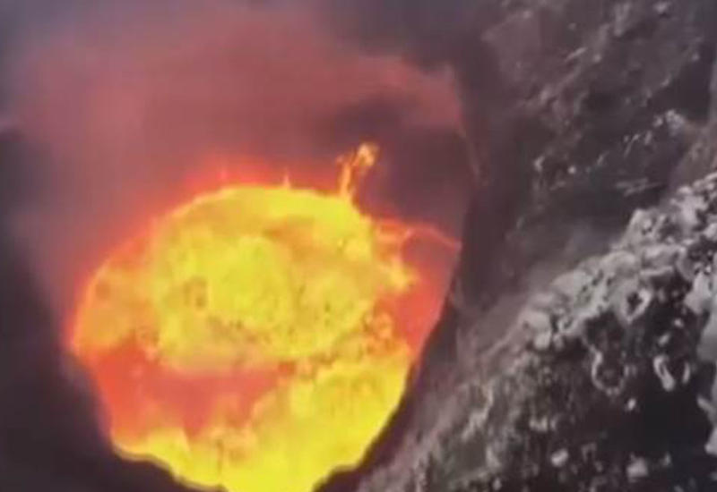 На одном из вулканов Вануату нашли огненный бассейн