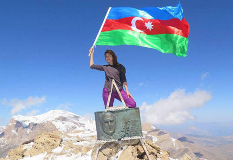 Elbrusun zirvəsini fəth edən azərbaycanlı xanım <span class="color_red">- FOTO</span>