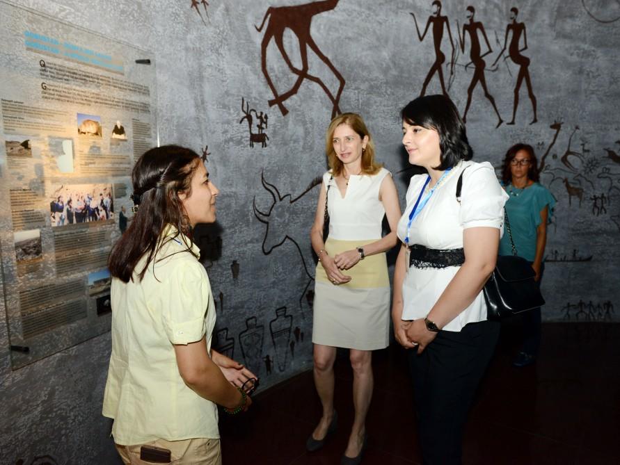 Дочь Президента Италии Лаура Маттарелла ознакомилась с Гобустанским государственным историко-художественным заповедником