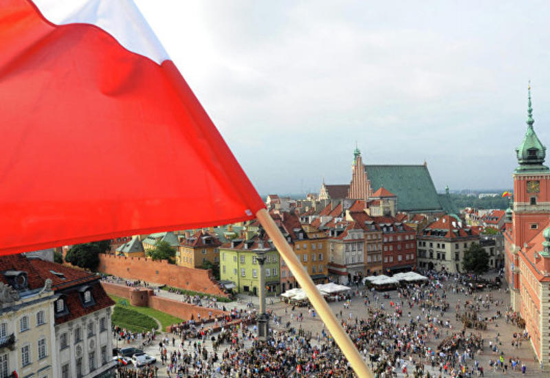 Отправленная на пенсию глава ВС Польши заявила, что вышла на работу