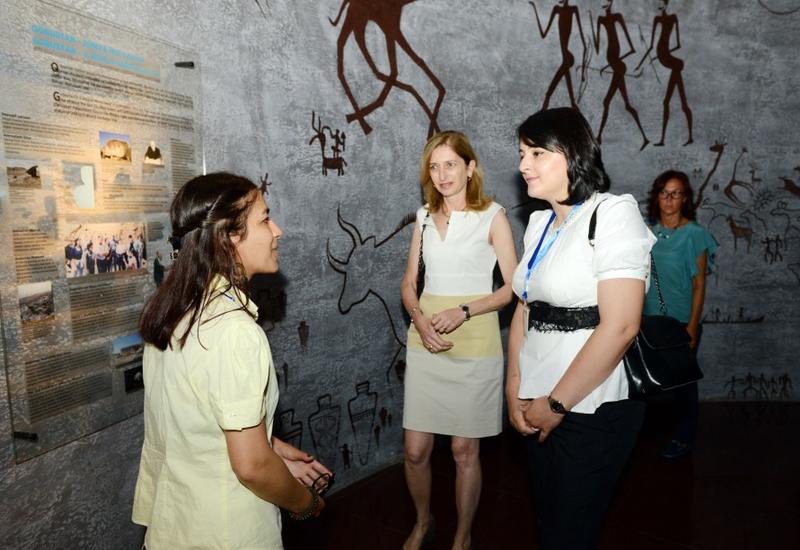 Дочь Президента Италии Лаура Маттарелла ознакомилась с Гобустанским государственным историко-художественным заповедником
