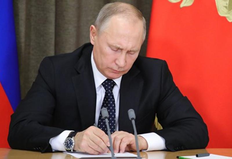 Путин упразднил три президентских совета