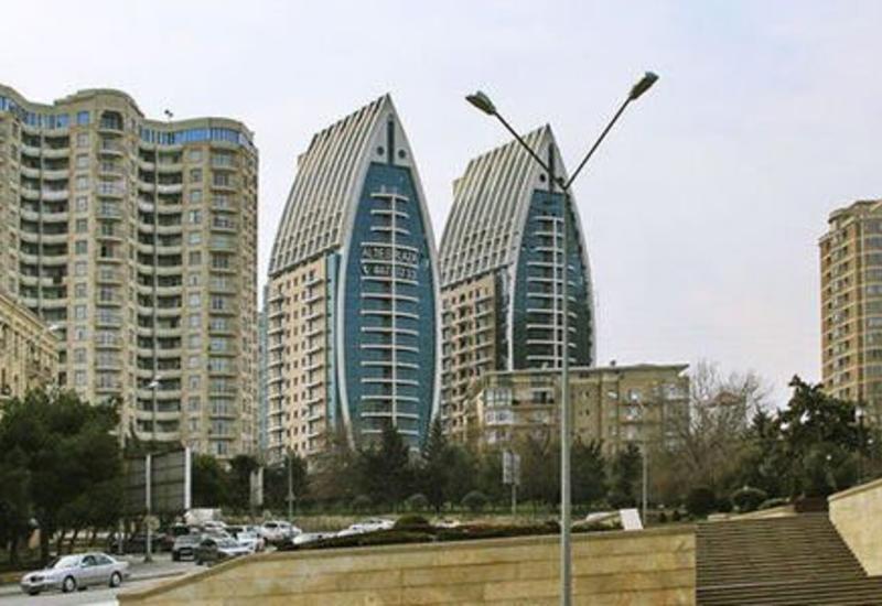 В крупном бизнес-центре в Баку произошел пожар
