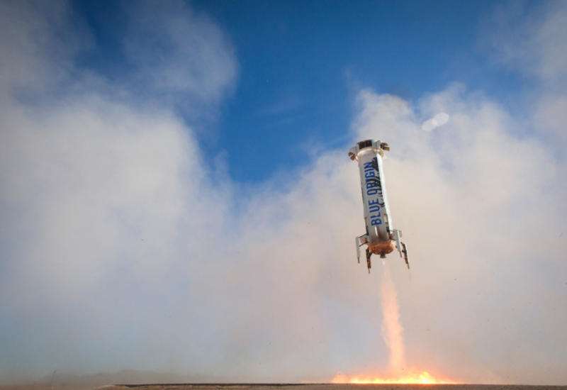Blue Origin успешно посадила ракету и капсулу с экипажем после испытательного запуска