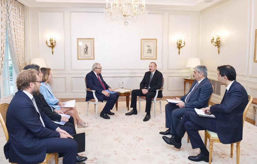 Президент Ильхам Алиев встретился в Париже с вице-президентом компании "Airbus" и директором группы "SUEZ"