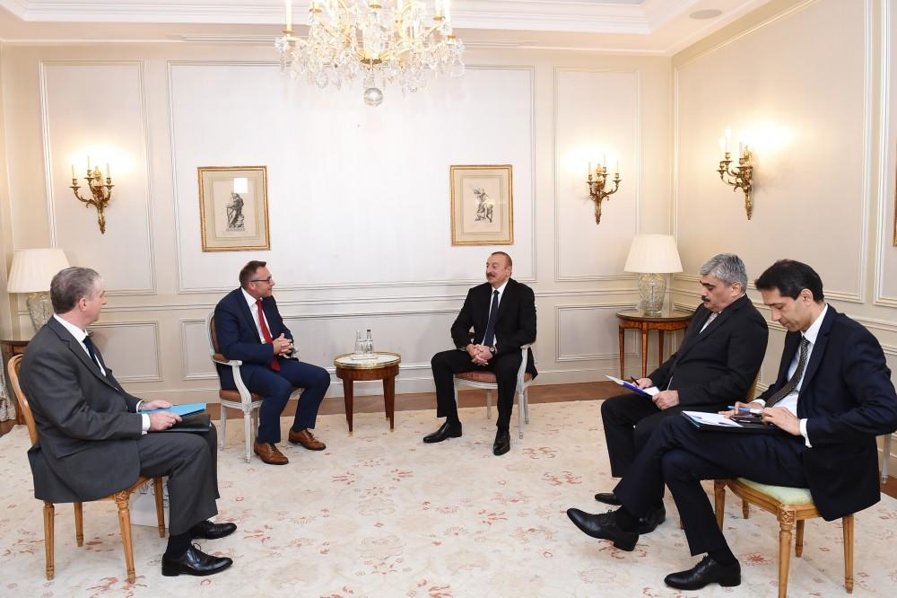 Президент Ильхам Алиев встретился в Париже с главами компаний "Iveco France" и "CIFAL"