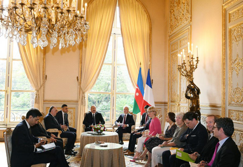 Президент Ильхам Алиев встретился в Париже с председателем Национальной ассамблеи Франции
