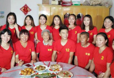 Как выжить в китайской семье, где ради благополучия единственного сына страдают его 11 сестер