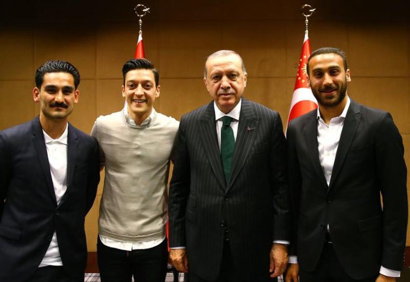 Игрок сборной Германии ответил на критику за фото с Эрдоганом