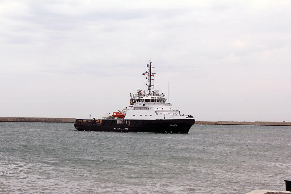 Военные корабли России прибыли в Баку