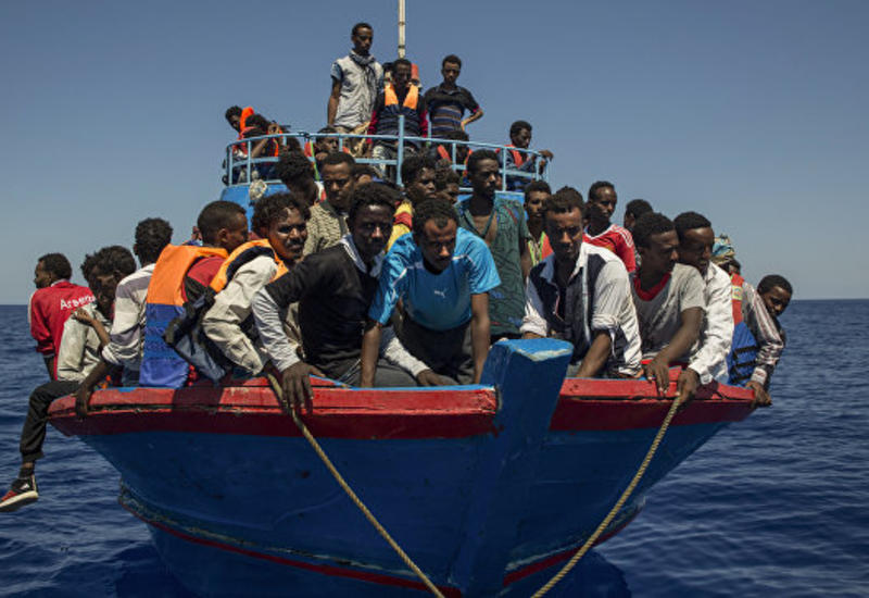 У берегов Испании за выходные обнаружили сотни мигрантов