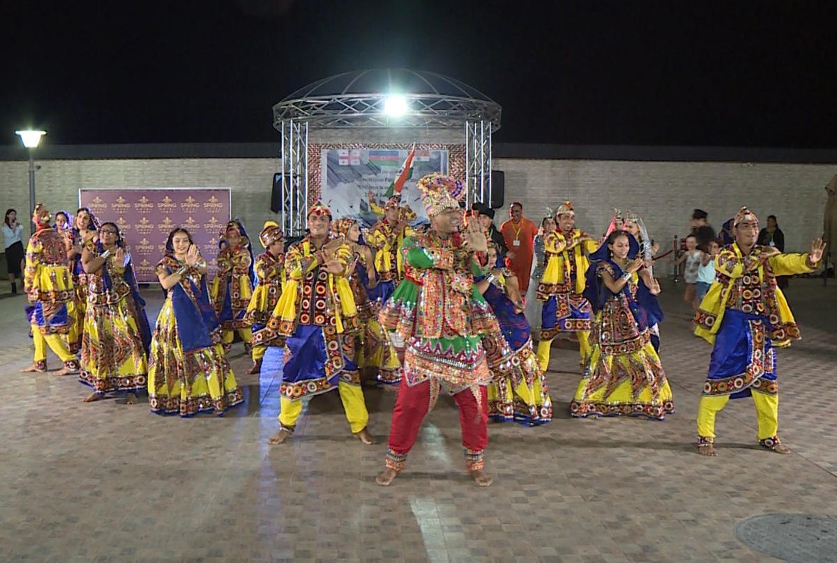 В Баку открылся Международный фестиваль фольклорного танца