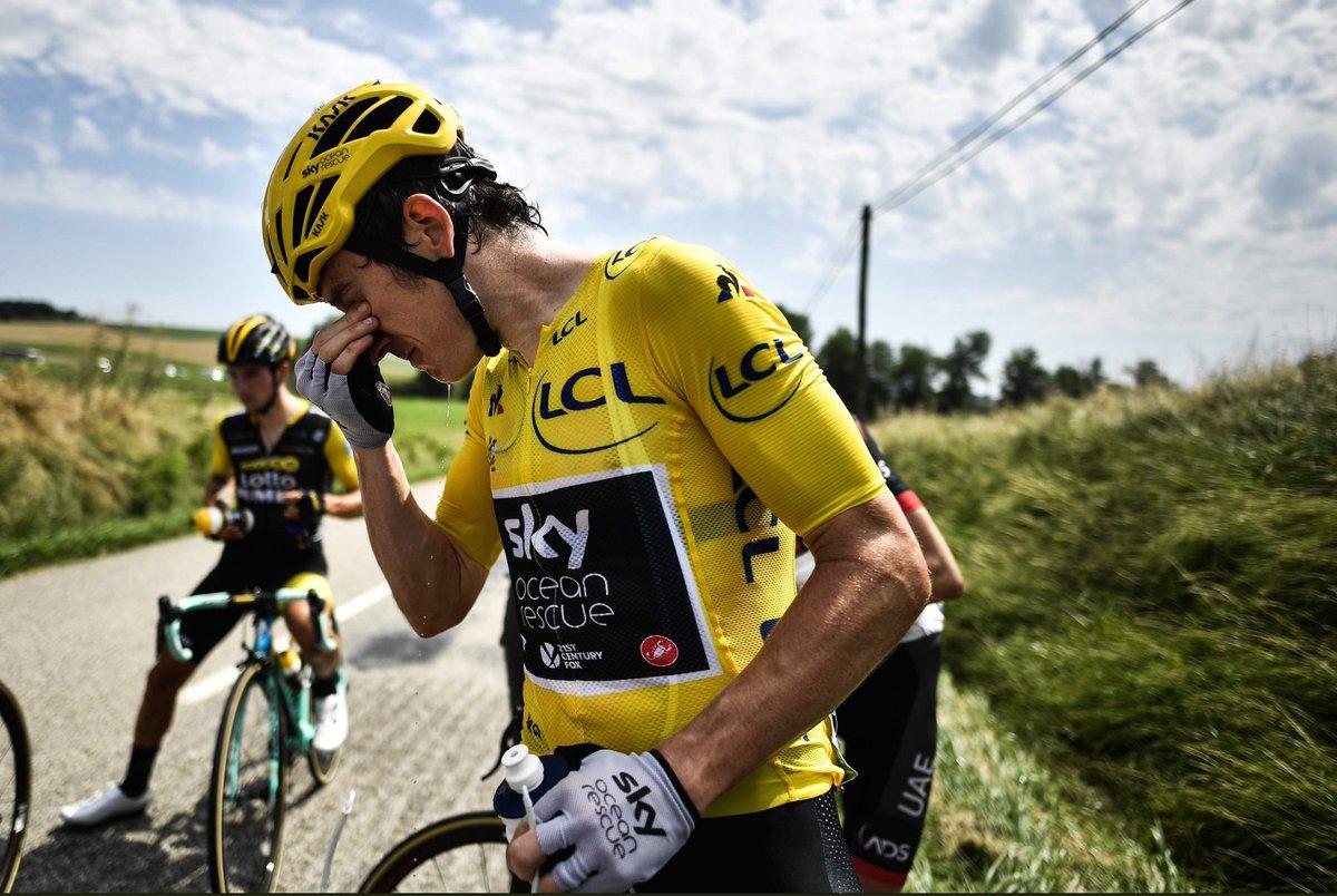 Велогонщики пострадали из-за слезоточивого газа во время «Тур де Франс»