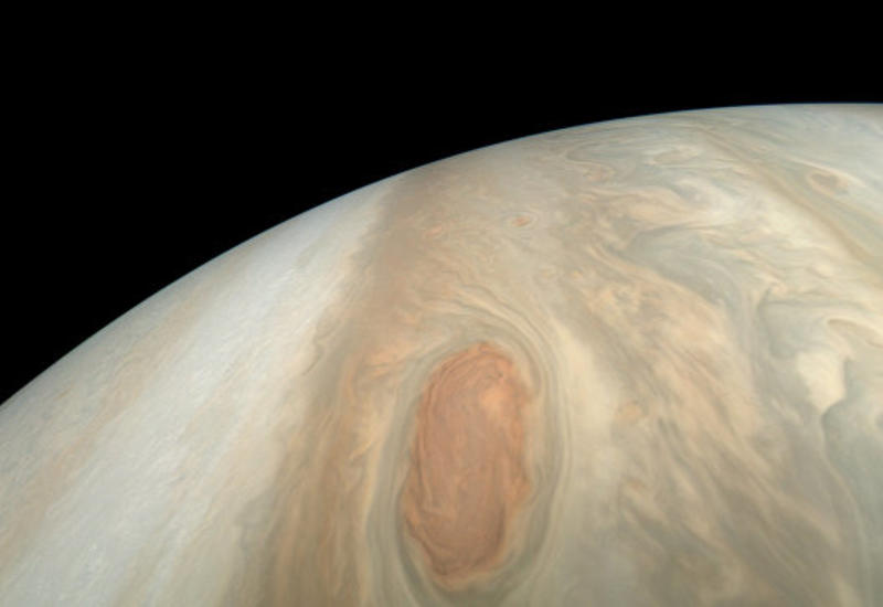 NASA опубликовало снимки бури на Юпитере