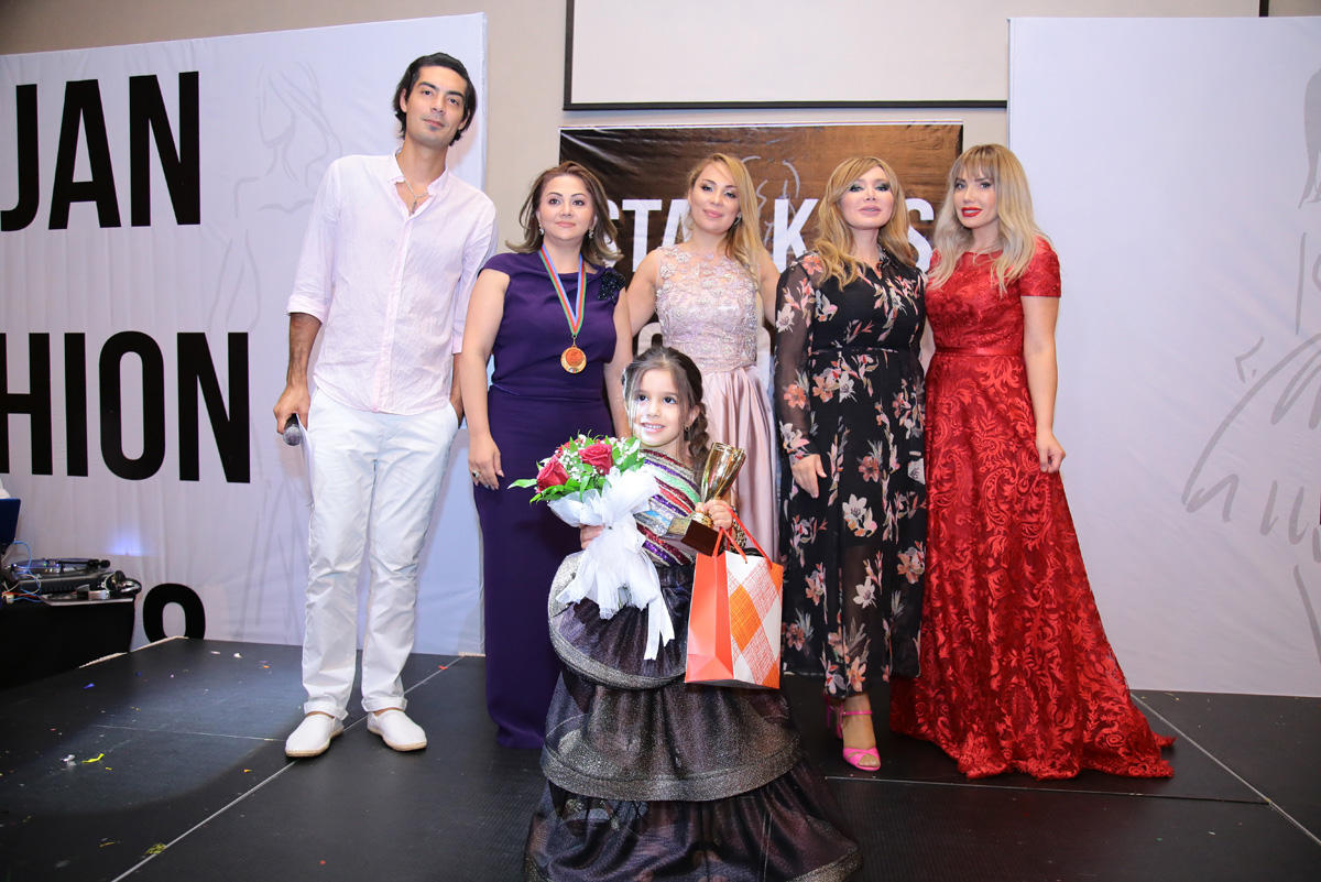 В Баку показали тренды летней детской моды