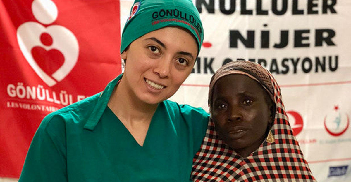 Азербайджанский врач вернул зрение африканке после 25 лет слепоты