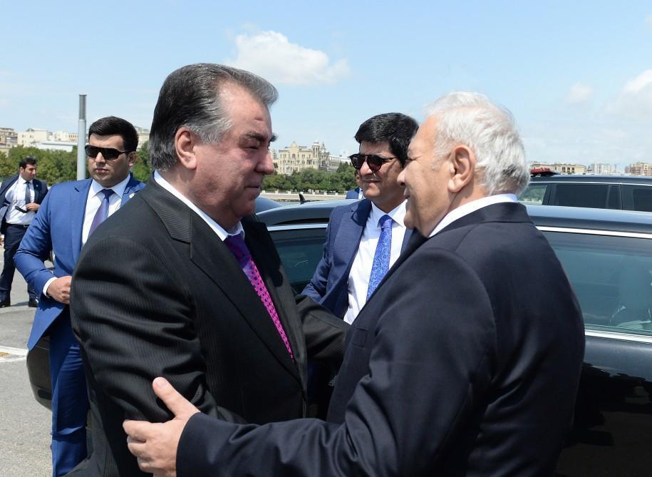 Состоялся совместный рабочий обед спикера парламента Азербайджана и Президента Таджикистана