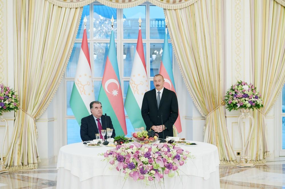 От имени Президента Ильхама Алиева был дан официальный прием в честь Президента Таджикистана