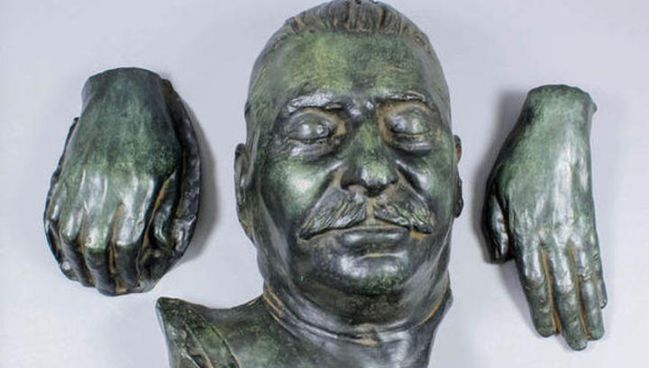 В Британии ушла с молотка посмертная маска Сталина, найденная на чердаке старого дома