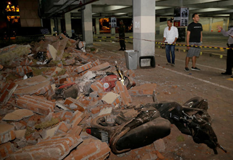 Число погибших в результате землетрясения в Индонезии превысило 380