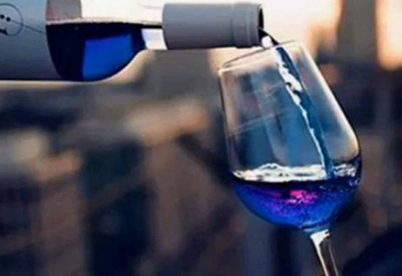 Во Франции начали продавать синее вино