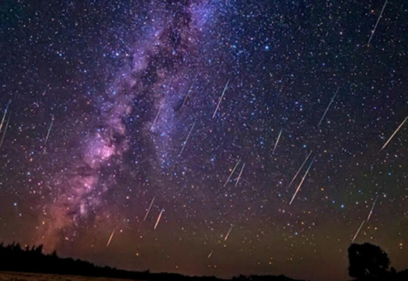 В Сети публикуют завораживающие видео метеорного потока Персеид