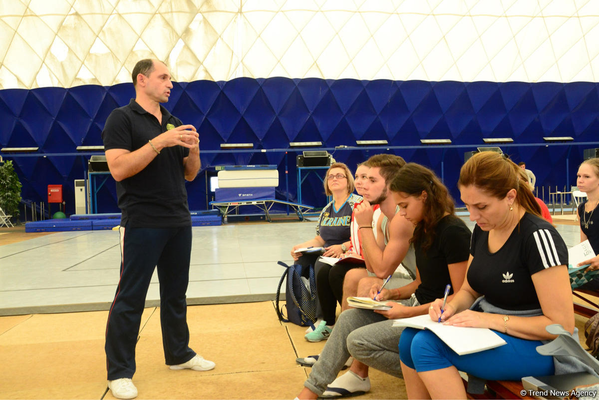 В Баку проходят тренерские курсы по аэробной гимнастике Академии FIG