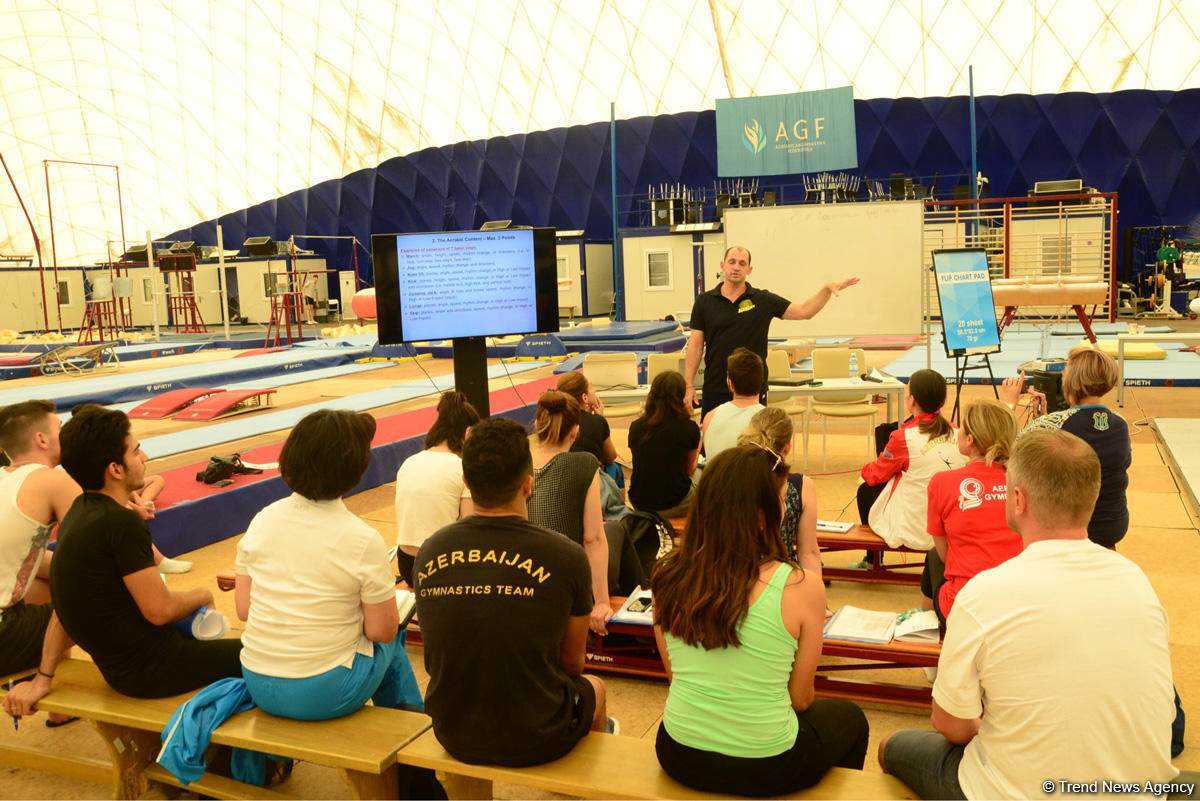 В Баку проходят тренерские курсы по аэробной гимнастике Академии FIG