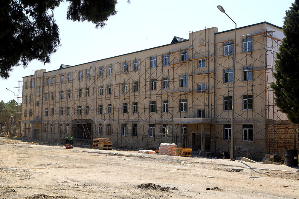 Проверен ход строительных работ в Военном лицее им. Дж. Нахчыванского в Баку