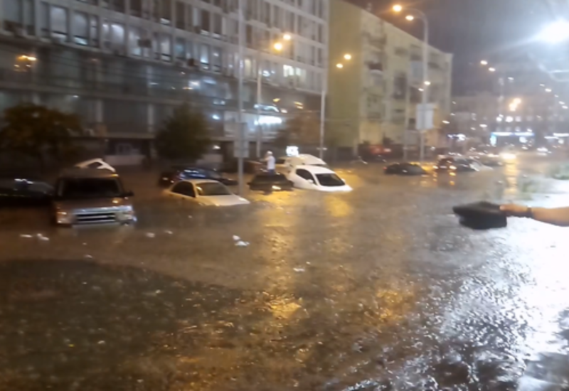 Киев затопило: улицы превратились в каналы