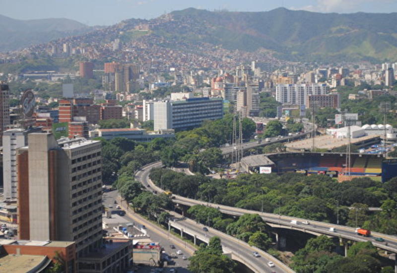 В Венесуэле пообещали повысить минимальную зарплату в 60 раз