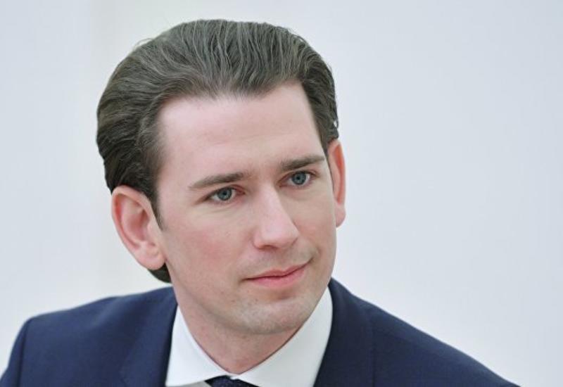 Канцлер Австрии выступил против приема судов с мигрантами в Европе