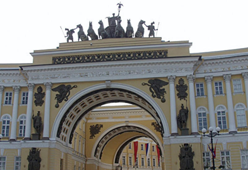 В Петербурге на людей обрушились строительные леса, есть пострадавшие