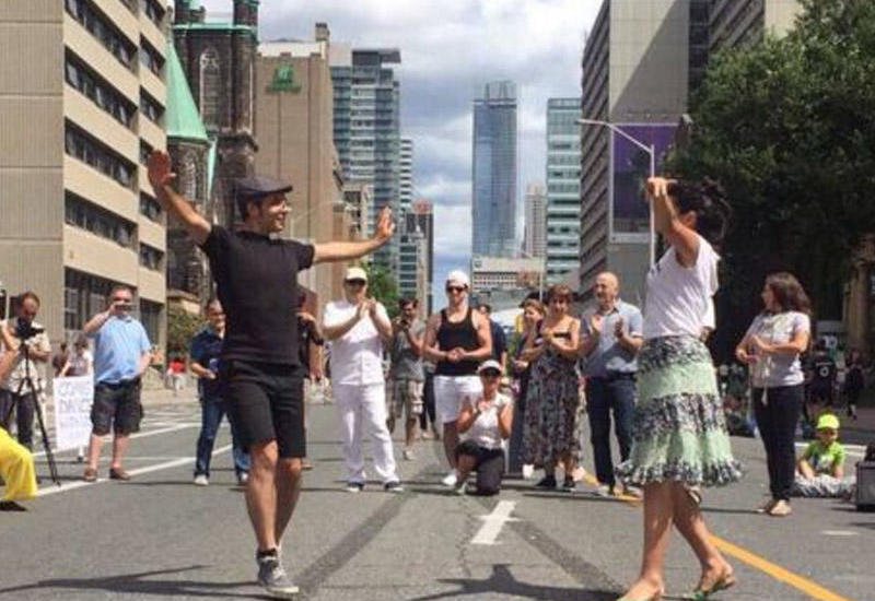 Azərbaycan rəqsləri Toronto küçələrində <span class="color_red">- VİDEO</span>