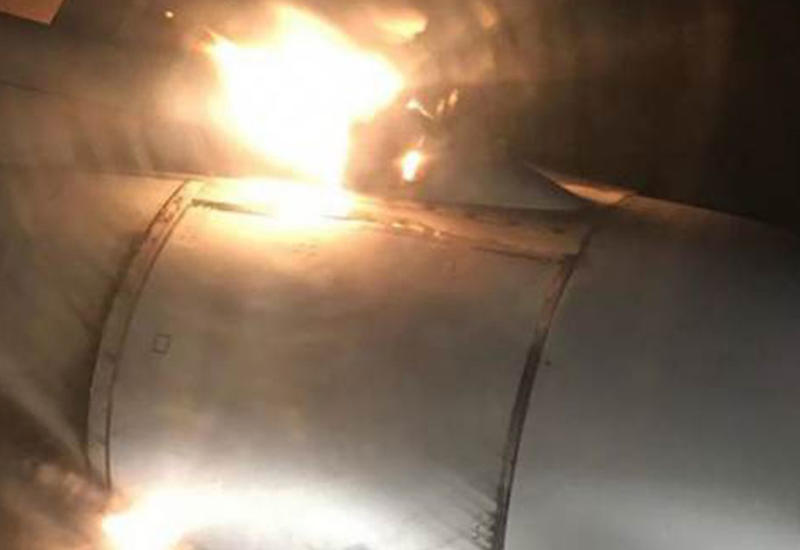 Пассажиры самолета Уфа — Сочи засняли возгорание двигателя во время полета