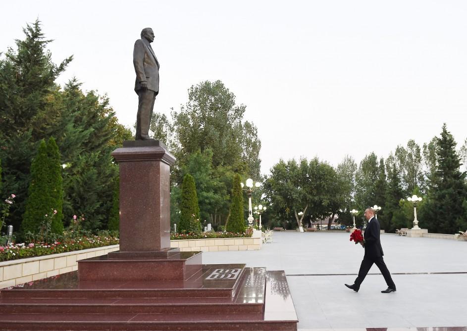 Президент Ильхам Алиев посетил памятник Общенациональному лидеру Гейдару Алиеву в Шамахинском районе
