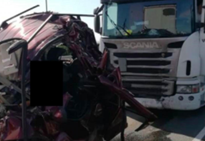 В Татарстане два грузовика раздавили легковушку, погибло четыре человека