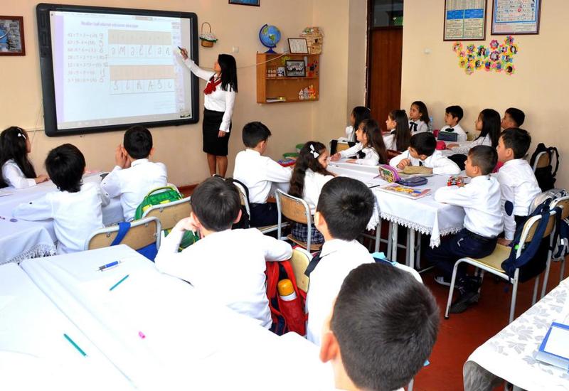 Азербайджан изменил систему оценок в школах