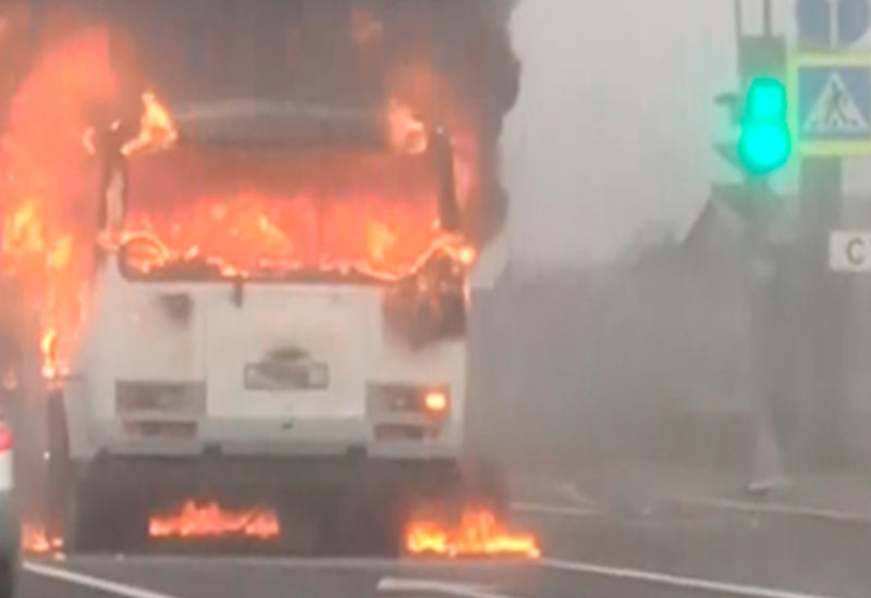 В Санкт-Петербурге дотла выгорел пассажирский автобус