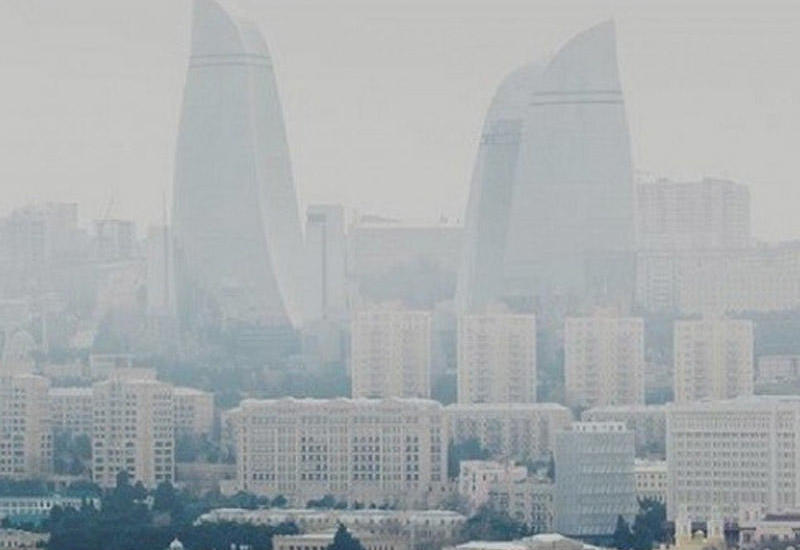 В Баку и на Абшероне наблюдается пыльный туман