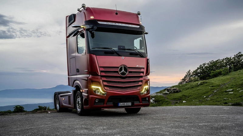 Представлен очень крутой грузовик Mercedes-Benz с камерами вместо зеркал