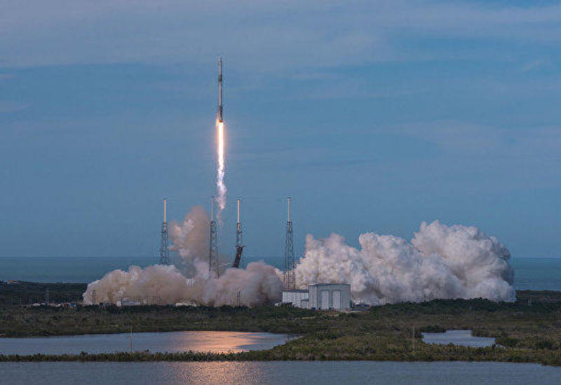 В США SpaceX запустила ракету с телекоммуникационным спутником