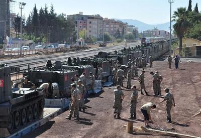 Турция продолжает стягивать военную технику на границу с Сирией